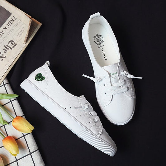 Teniși eleganti cu inimă, tip slip-on, de Cristina Gore