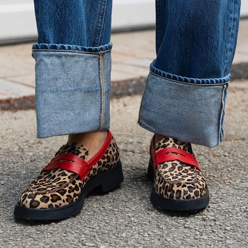 Pantofi eleganti cu toc jos și imprimeu leopard de Cristina Gore