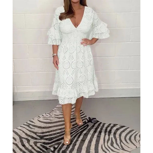 Rochie elegantă brodată cu decolteu în V de Cristina Gore