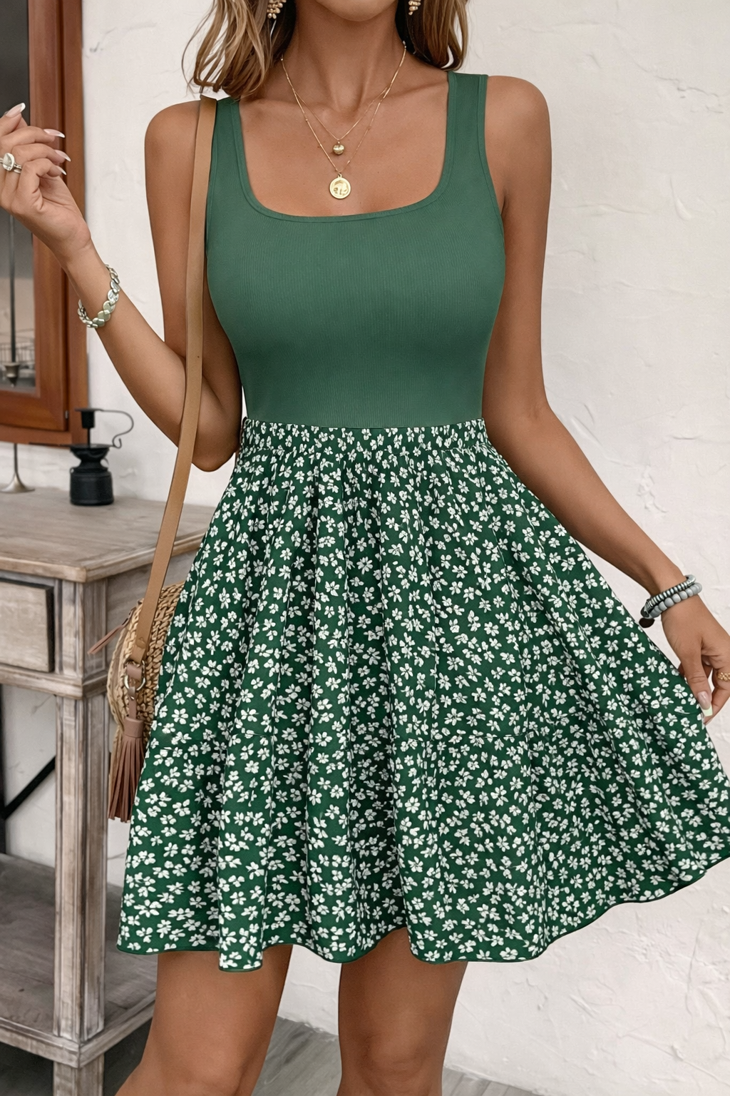 Rochie de vară elegantă, fără mâneci, cu imprimeu floral Cristina Gore