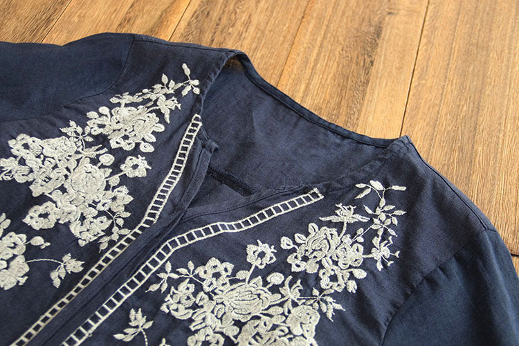 Top vintage din in brodat cu decolteu în V de Cristina Gore