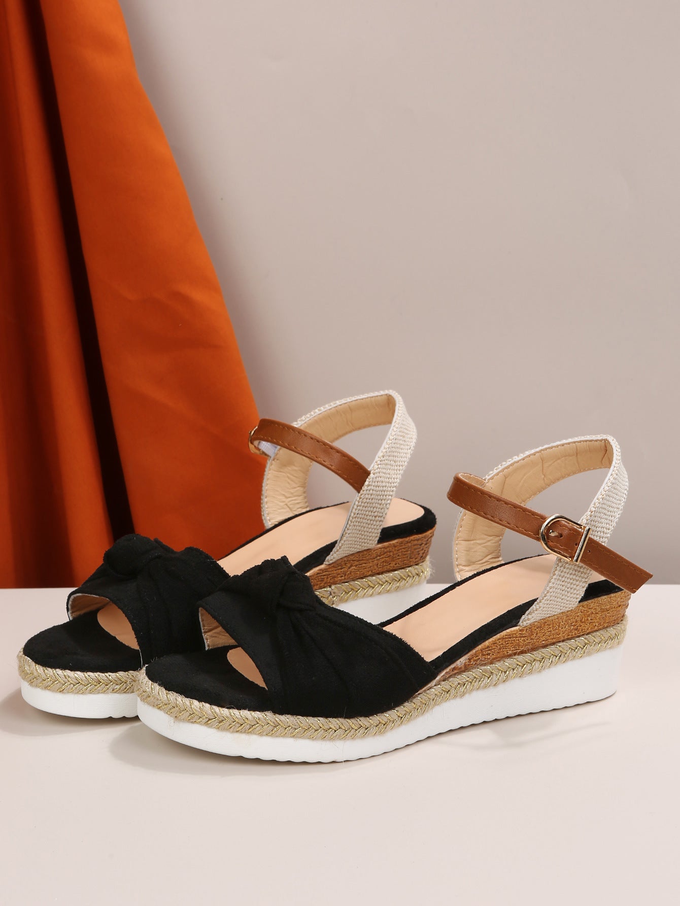 Sandale elegante cu platformă de Cristina Gore