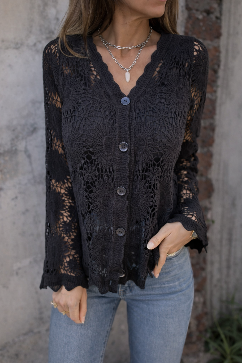 Top Cristina din dantelă cu decolteu în V - Mâneci lungi ajurate