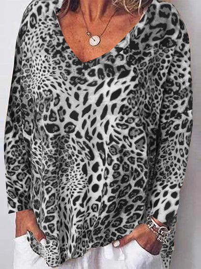 Top cu imprimeu leopard și decolteu în V de Cristina Gore