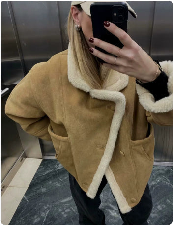 Palton Cristina din lână de miel - Croială lejeră și călduroasă, inspirată din stilul vintage