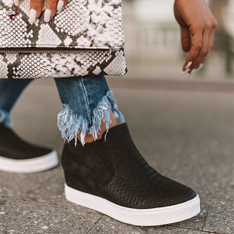 Ghete casual Cristina cu fermoar lateral - Model din poliuretan texturat