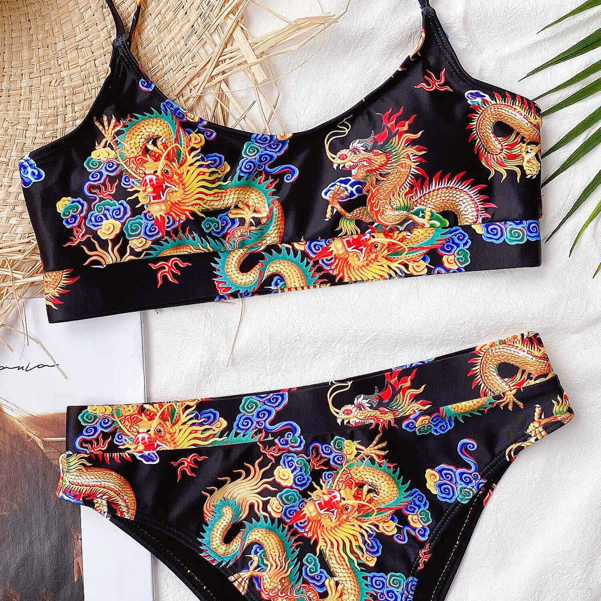 Bikini cu imprimeu vibrant, inspirat de Pinterest, de Cristina Gore