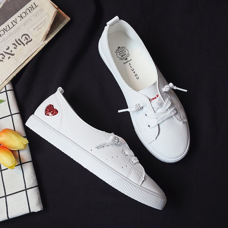 Teniși eleganti cu inimă, tip slip-on, de Cristina Gore