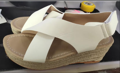 Sandale cu platformă pentru femei Cristina - Stil cu cataramă și vârf deschis