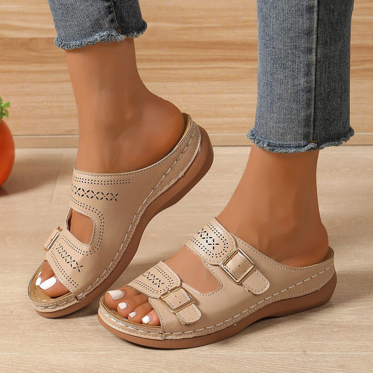 Retro Buckle Platform Sandals Cristina Gore