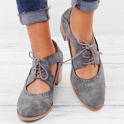 Sandale Cristina cu șireturi și tocuri decupate - Stil vintage