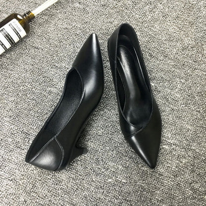 Tocuri elegante din piele de oaie neagră de Cristina Gore