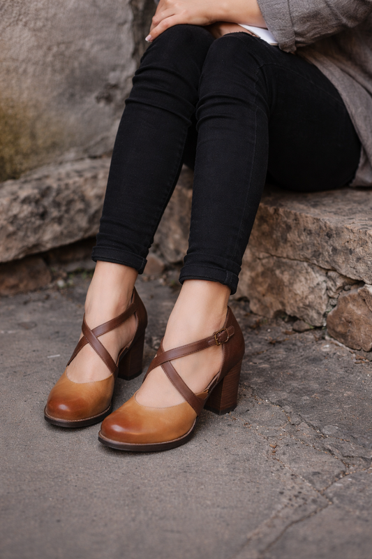 Pantofi cu cataramă maro Cristina - Inspirație vintage