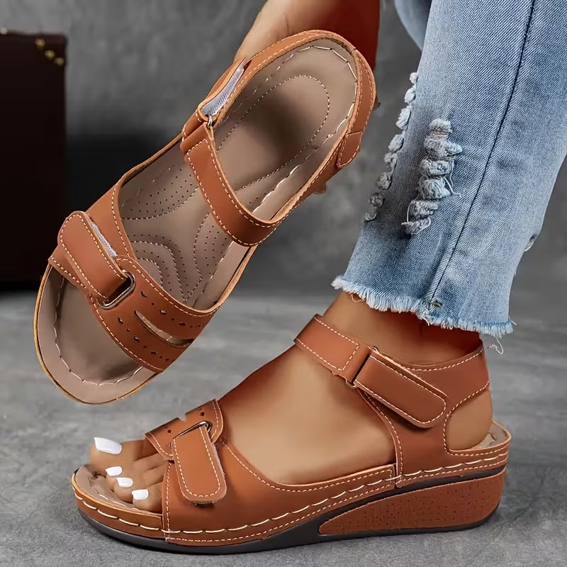 Sandale confortabile cu platformă Cristina Gore, cu croială perfectă și baretă