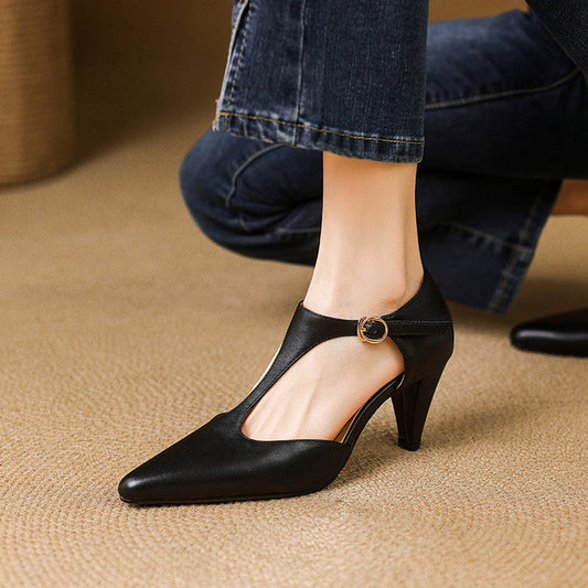 Sandale retro cu toc înalt și baretă în T de Cristina Gore