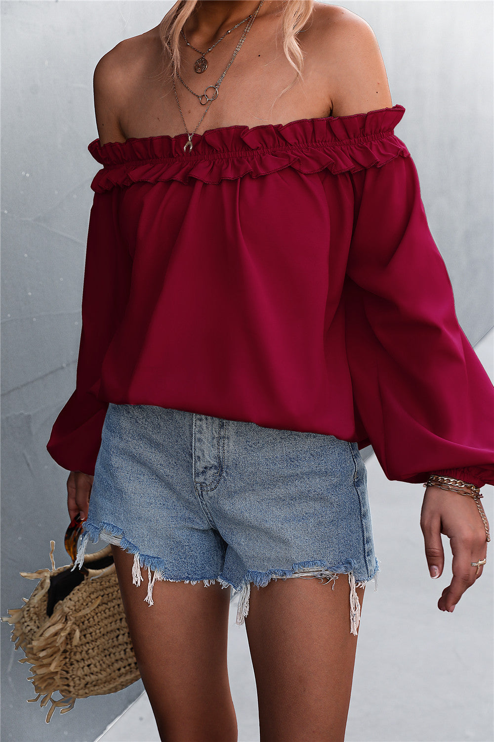 Top elegant cu mâneci tip felinar, fără umeri, de la Cristina Gore