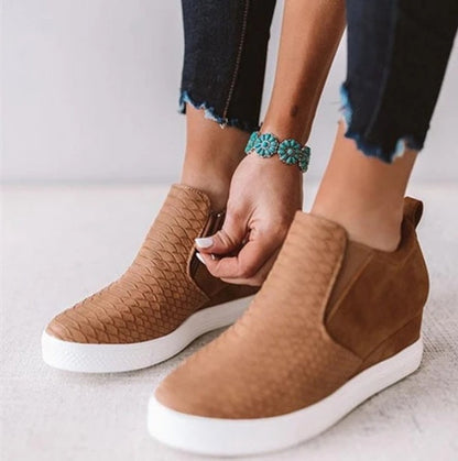 Ghete cu platformă Cristina - Model din piele PU cu talpă joasă