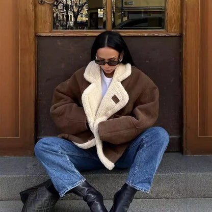 Palton Cristina din lână de miel - Croială lejeră și călduroasă, inspirată din stilul vintage