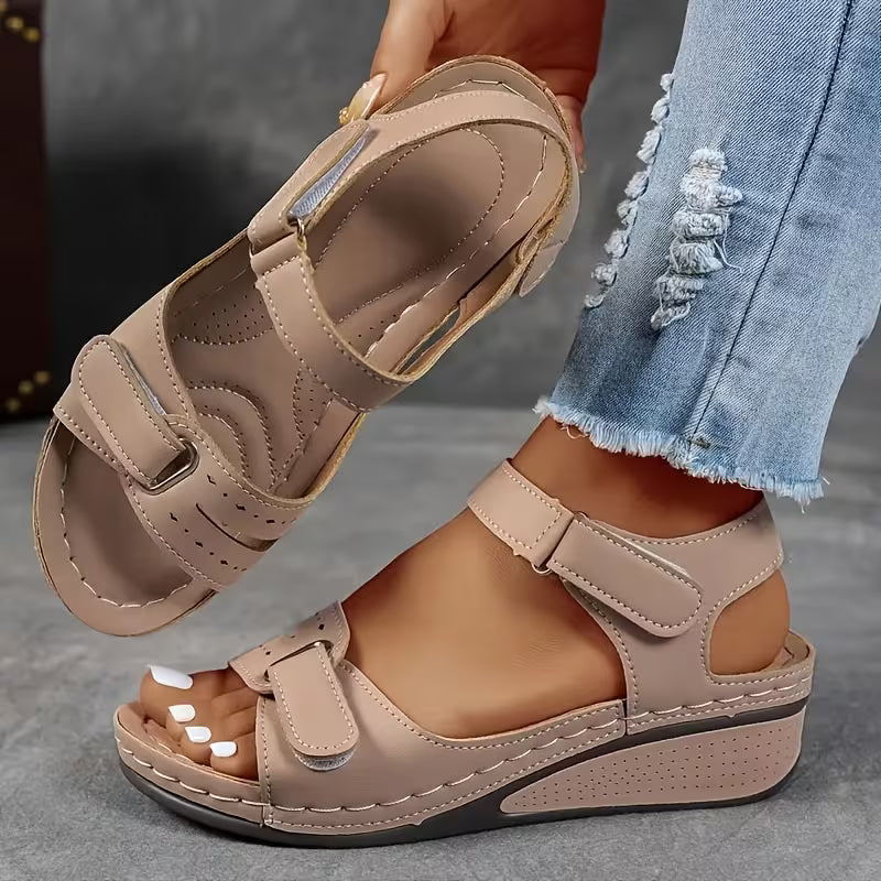 Sandale confortabile cu platformă Cristina Gore, cu croială perfectă și baretă
