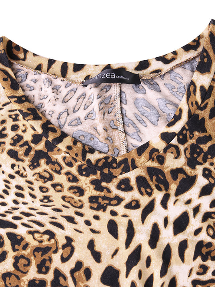 Top cu imprimeu leopard și decolteu în V de Cristina Gore