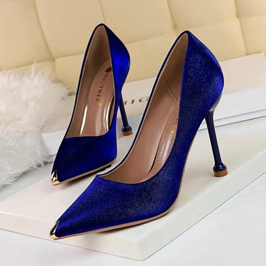 Tocuri elegante din satin metalic de Cristina Gore