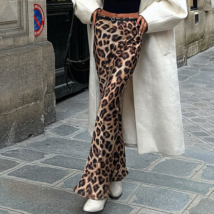 Fustă Cristina din satin cu imprimeu leopard și model coadă de pește - Finisaj lucios