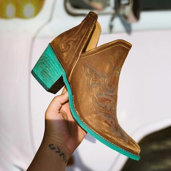 Ghete brodate Cristina - detalii cu cusături western