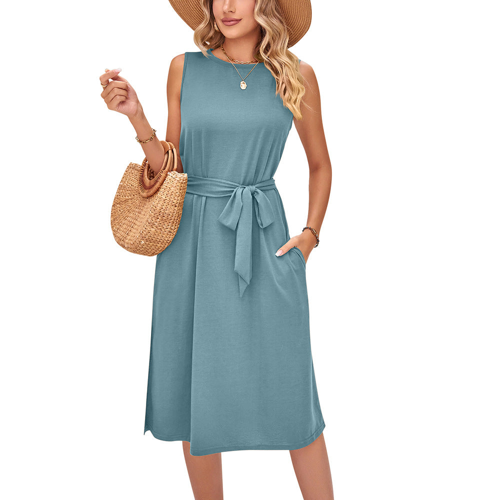 Rochie midi elegantă fără mâneci și curea de Cristina Gore
