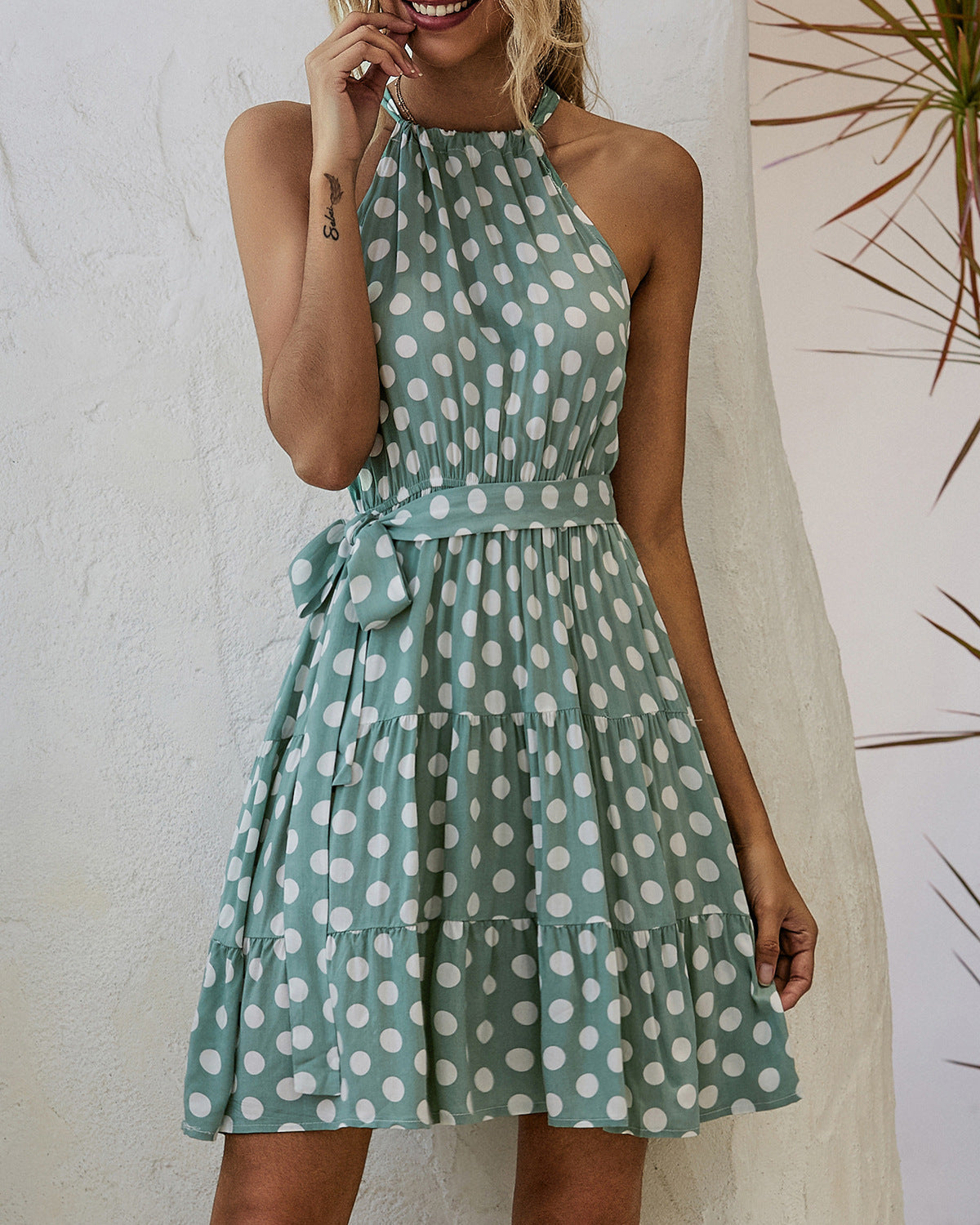 Rochie elegantă cu buline, model halter, de Cristina Gore