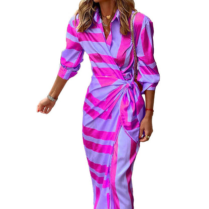 Rochie Cristina cu dungi, înfășurată în stilul unei rochii de lungime medie, cu șireturi