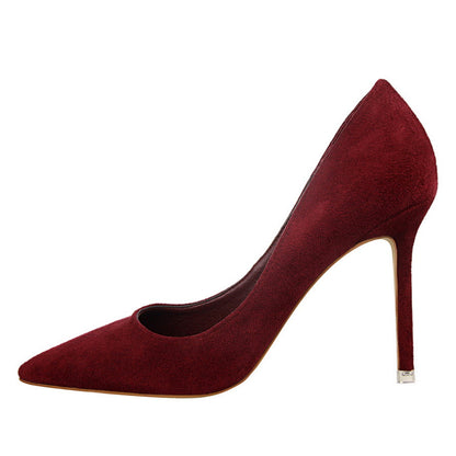 Tocuri ascuțite elegante din piele întoarsă de Cristina Gore