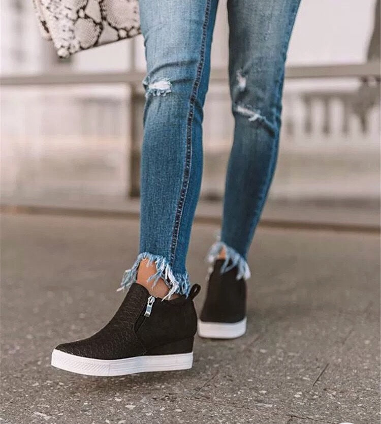 Ghete casual Cristina cu fermoar lateral - Model din poliuretan texturat