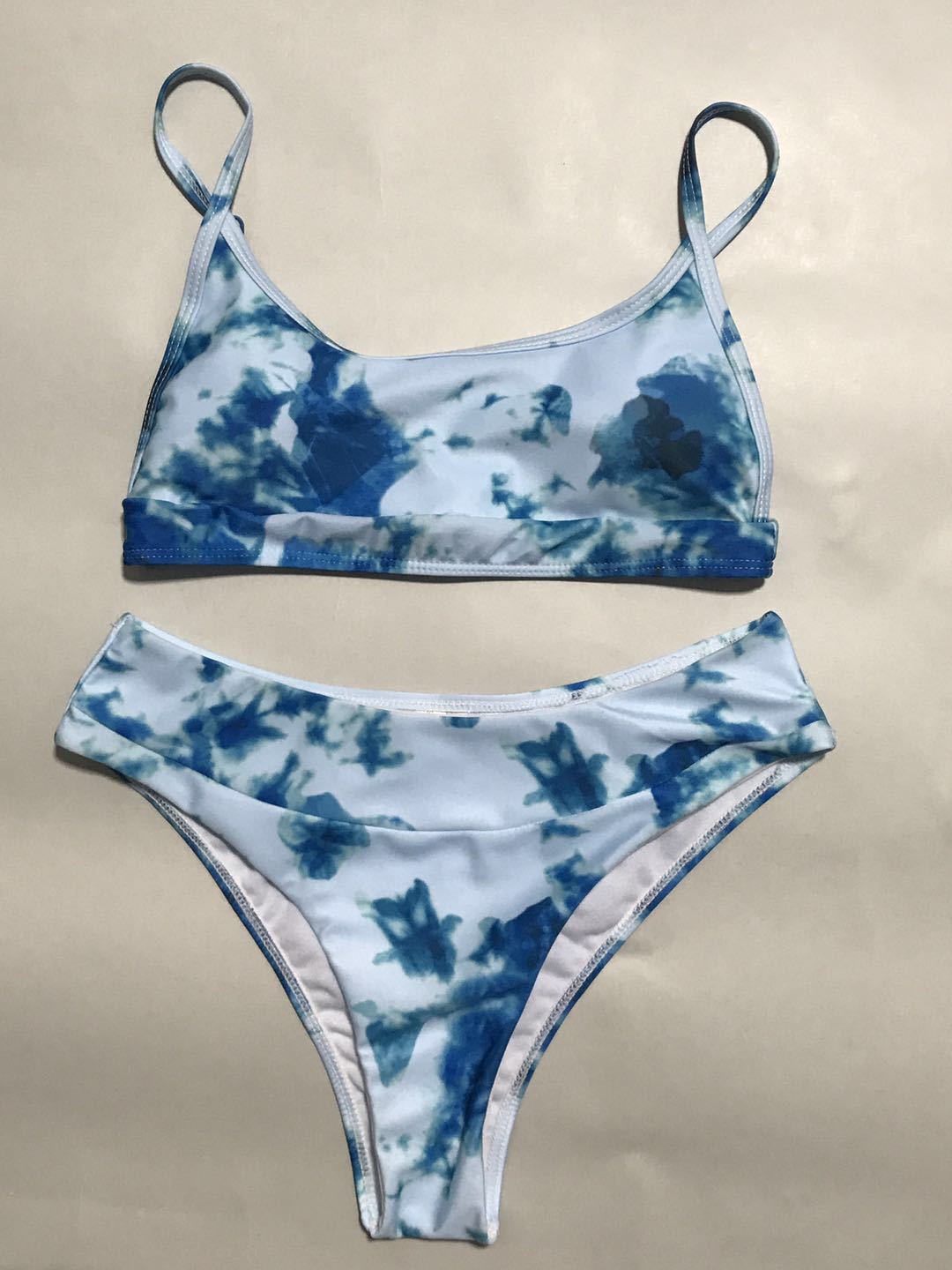 Bikini cu talie înaltă și degrade de Cristina Gore