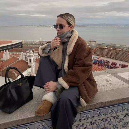 Palton Cristina din lână de miel - Croială lejeră și călduroasă, inspirată din stilul vintage