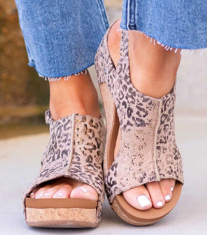 Sandale cu platformă Cristina cu vârful deschis - Stil cu platformă nituită