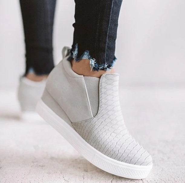 Ghete cu platformă Cristina - Model din piele PU cu talpă joasă