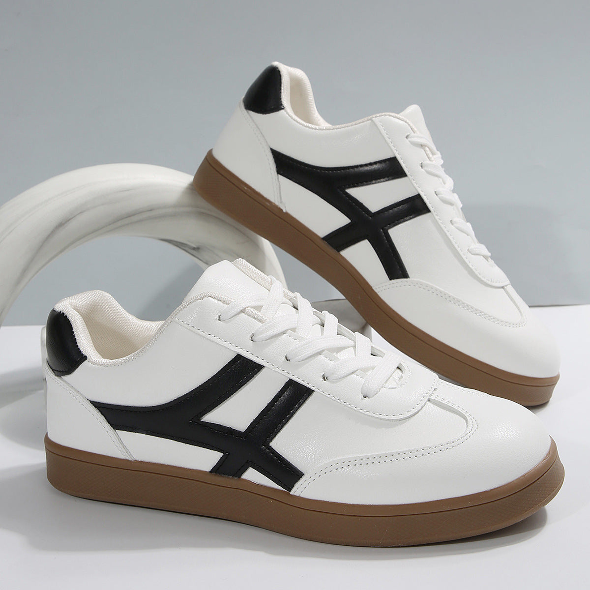 Teniși retro Cristina - Model cu vârf rotund pentru femei