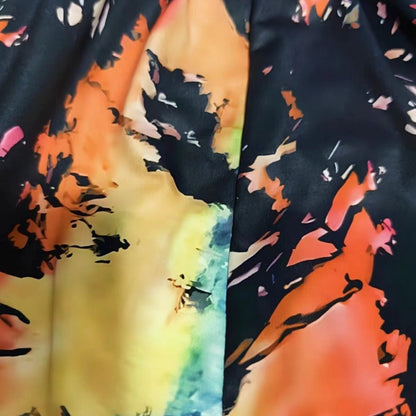 Rochie vibrantă cu decolteu în V, vopsită în stil Tie Dye, de la Cristina Gore