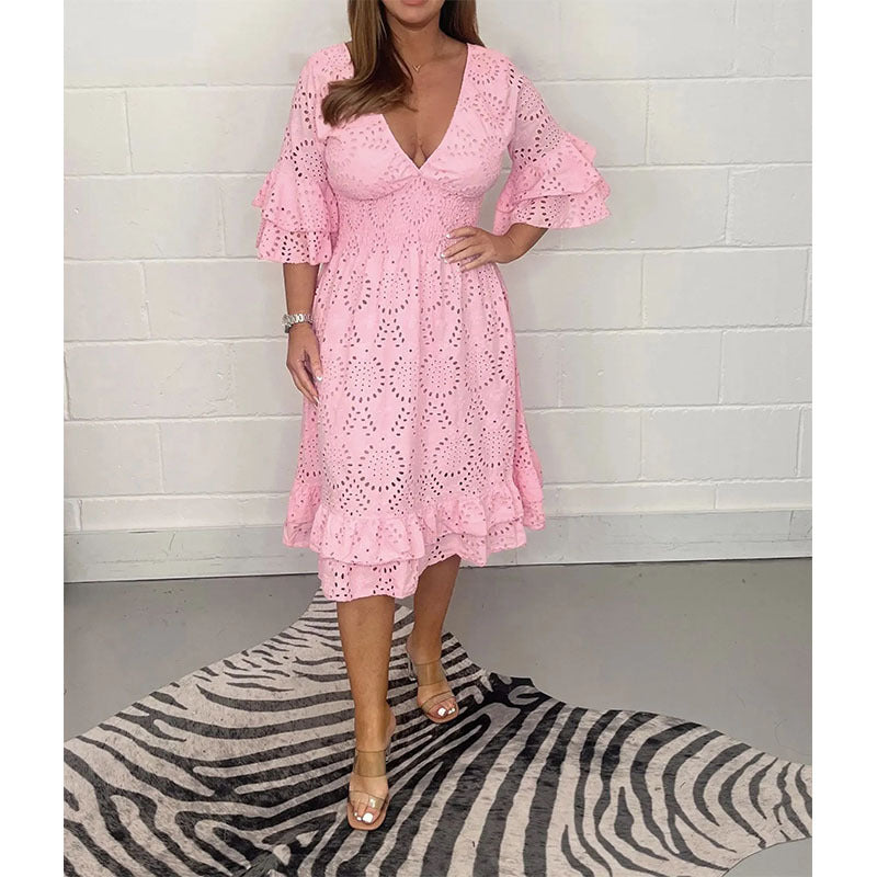 Rochie elegantă brodată cu decolteu în V de Cristina Gore