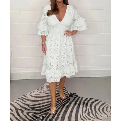 Rochie elegantă brodată cu decolteu în V de Cristina Gore