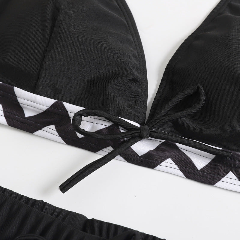 Set bikini elegant cu imprimeu zigzag Cristina Gore și pantaloni scurți