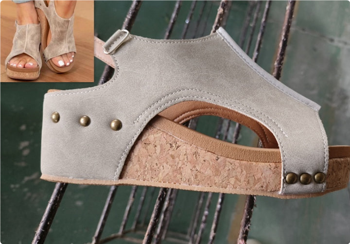 Sandale cu platformă Cristina cu vârful deschis - Stil cu platformă nituită