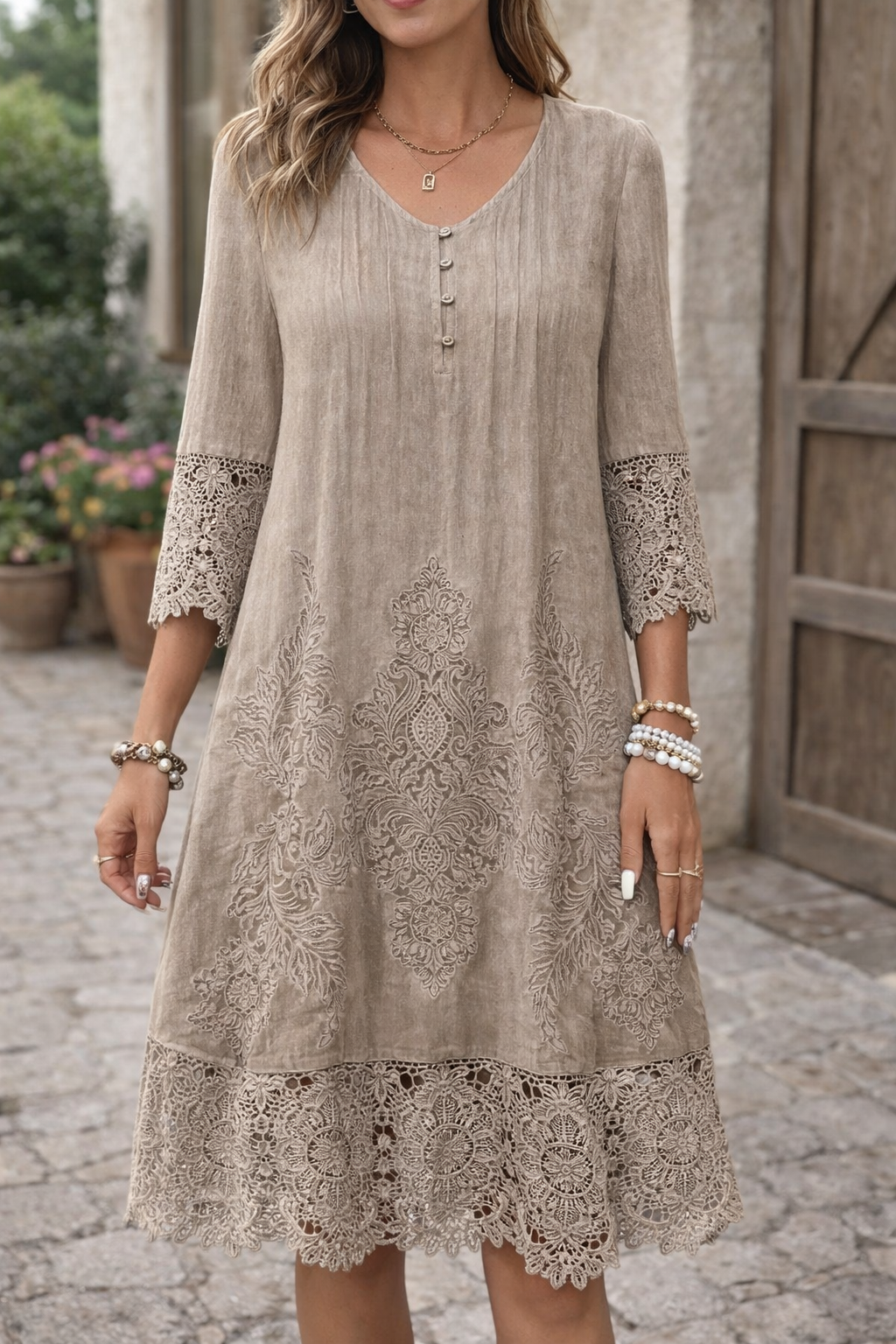 Rochie elegantă din dantelă, linie A, de Cristina Gore