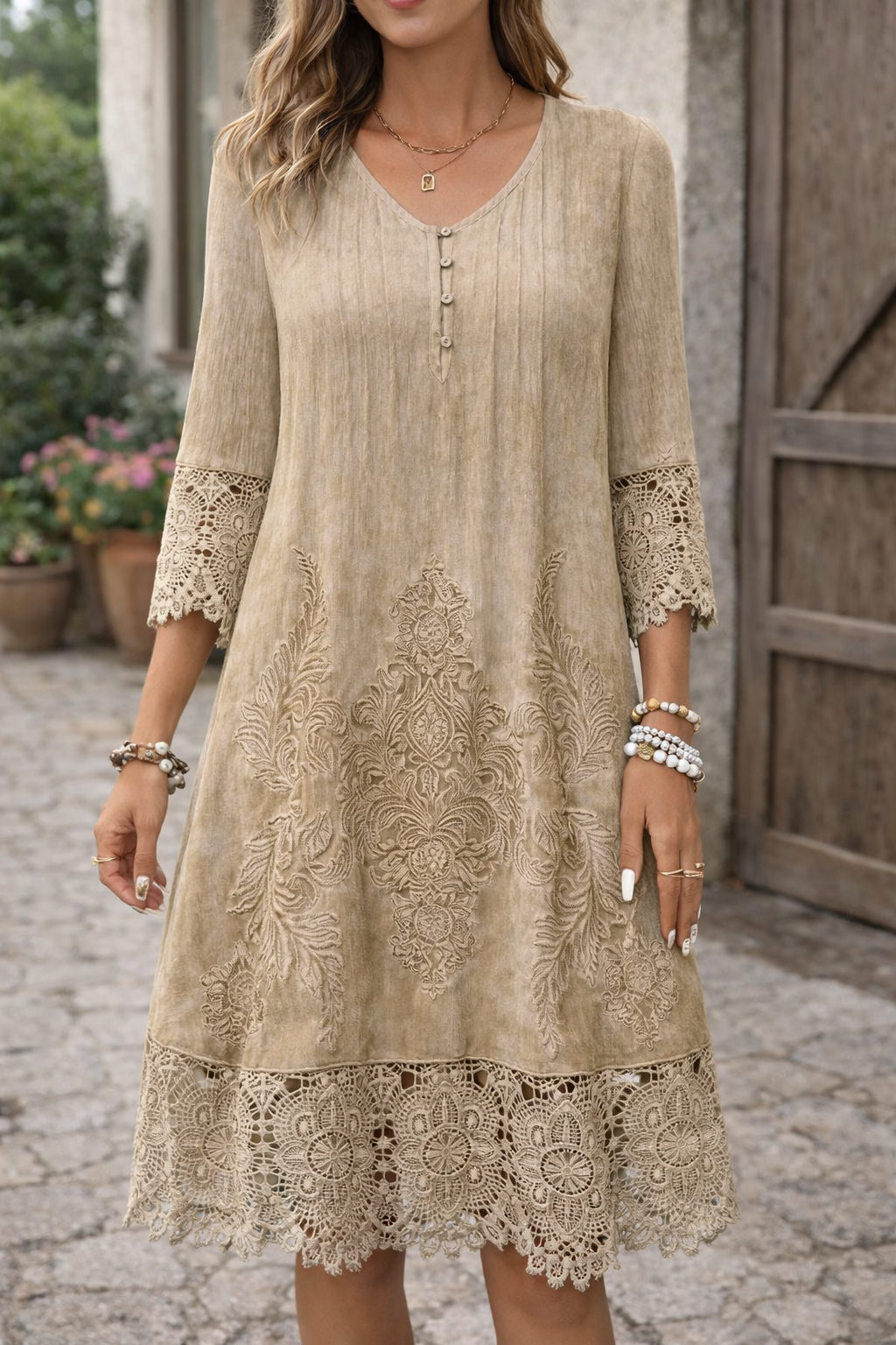 Rochie elegantă din dantelă, linie A, de Cristina Gore
