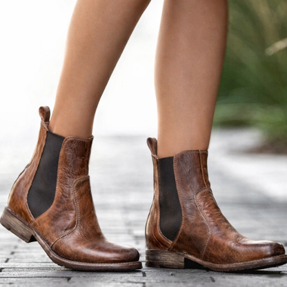 Ghete Cristina - Confort casual cu franjuri