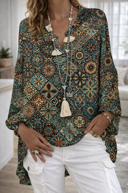 Top cu imprimeu vibrant și decolteu în V de la Cristina Gore