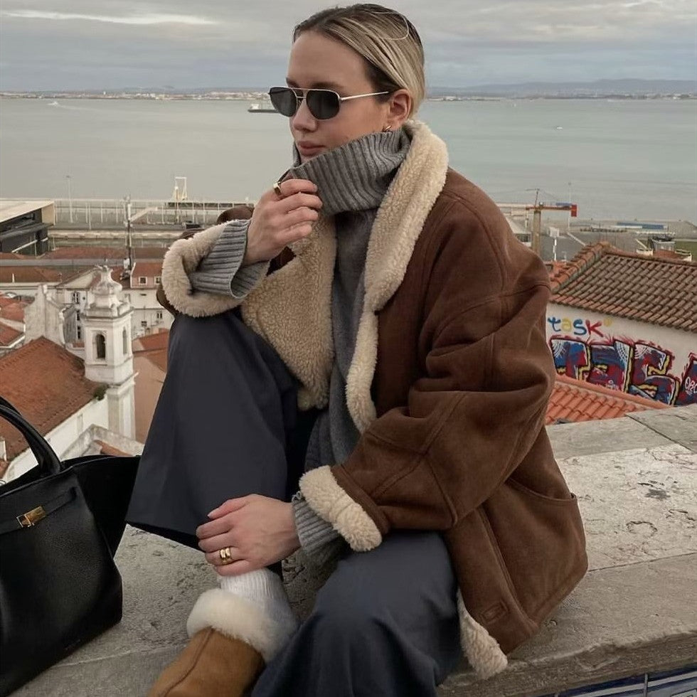 Palton Cristina din lână de miel - Croială lejeră și călduroasă, inspirată din stilul vintage