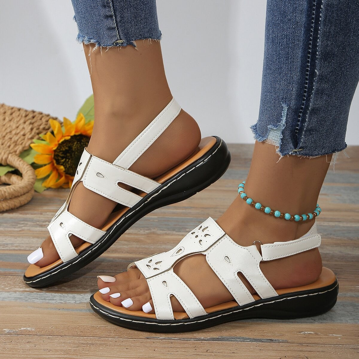 Sandale elegante cu platformă și velcro de la Cristina Gore