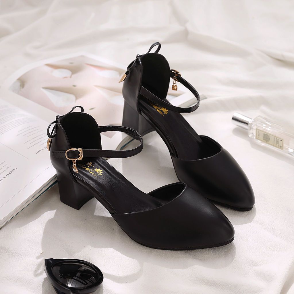 Pantofi cu toc gros și eleganți de Cristina Gore