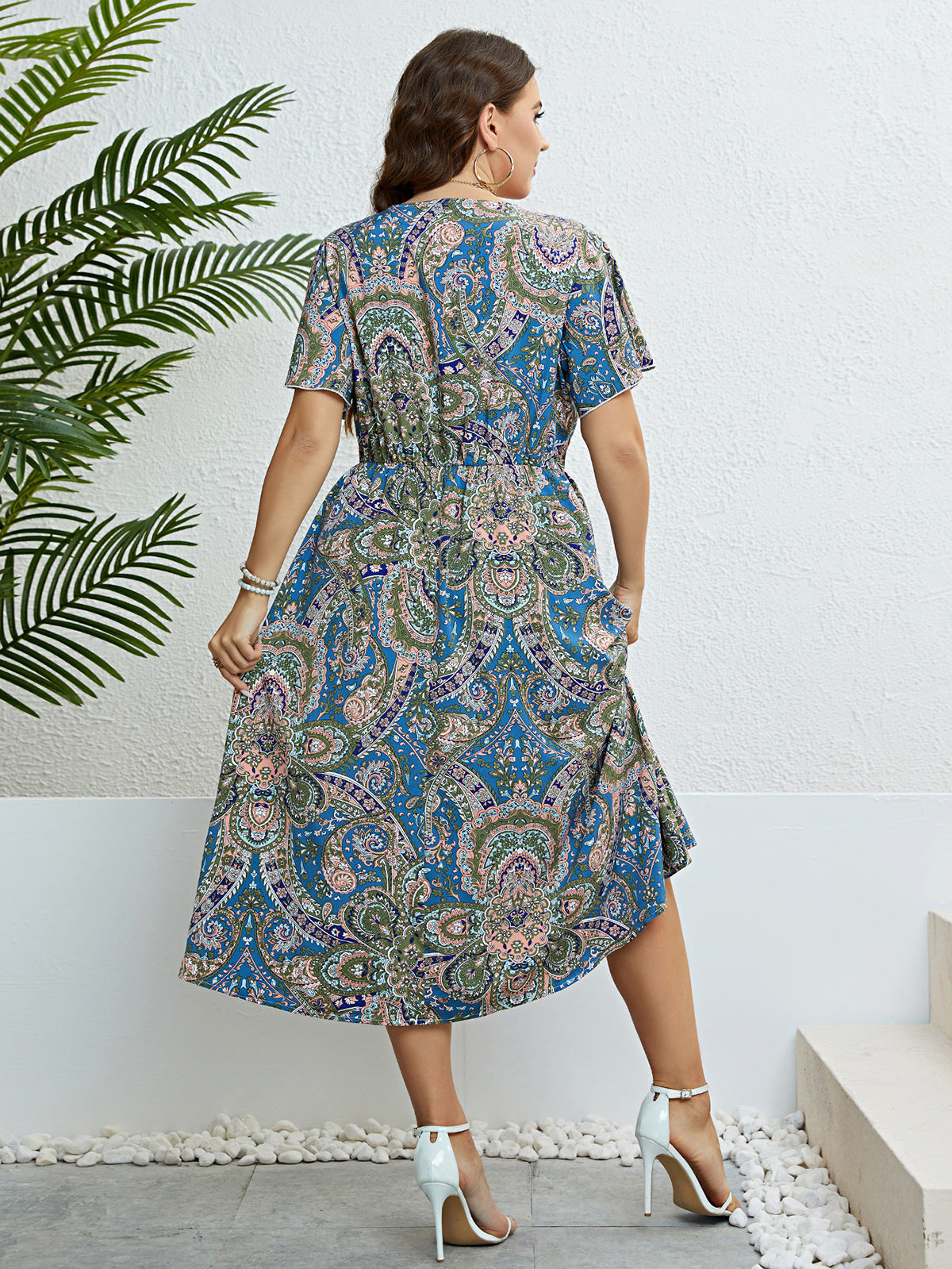 Rochie de vară cu imprimeu retro și decolteu în V Cristina Gore